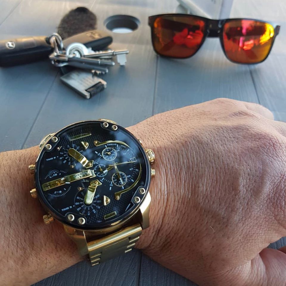 Diesel Mr. Daddy 2.0 DZ7333 gold chronograph watch on wrist lifestyle photo